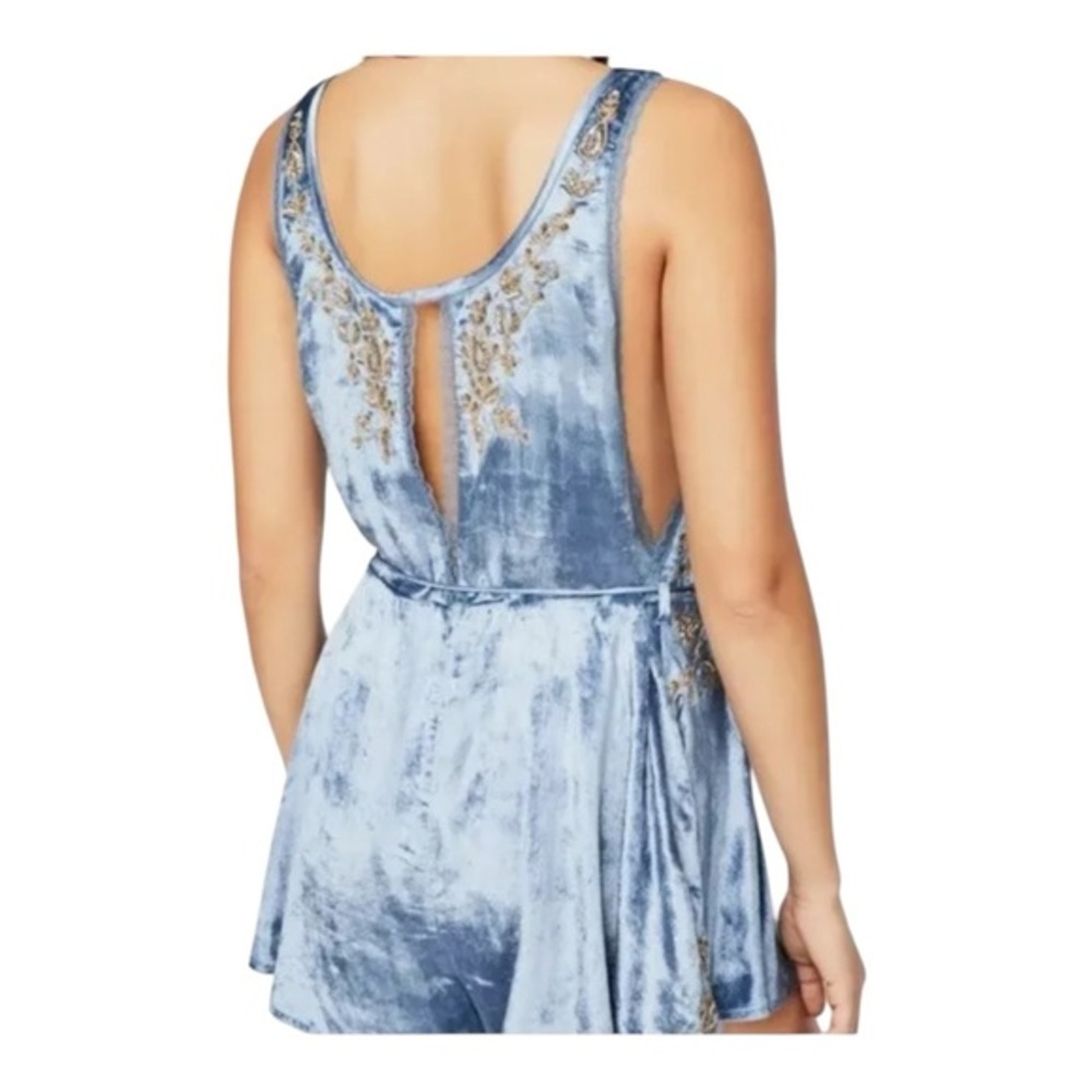 NWT‎ Free People Intimatley Blue Eyes Velvet
Romper size Small - Picture 2 of 11